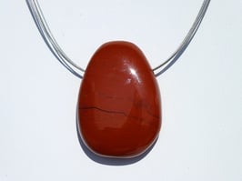 Jaspe rouge en pierres percées