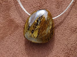 Bronzite en pierres percées