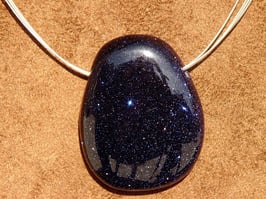 Rivière d'or bleue en pierres percées