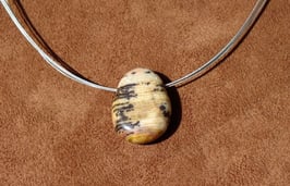 Jaspe ngumi en pierres percées