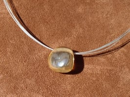 Quartz aura doré en pierres percées