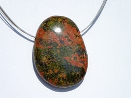 Unakite en pierres percées