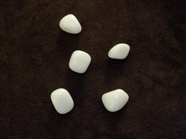 Jade blanc en pierres roulées