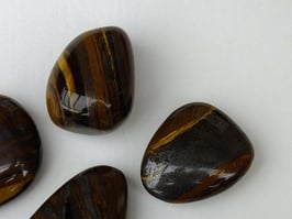 Oeil-de-tigre paysage en pierres roulées