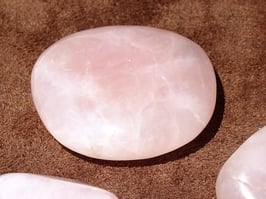 Quartz rose en palets roulés