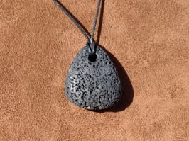 Pierre de lave en pierres percées de face