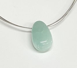 Calcite verte percée