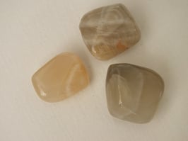 Pierre de lune nacrée en pierres roulées