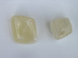 Calcite jaune en pierres roulées
