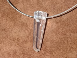 Cristal de roche en pierres percées (pointe taillée)
