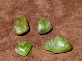 Péridot en pierres roulées
