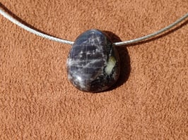 Gabbro en pierre percée