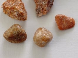 Calcite orchidée en pierres roulées