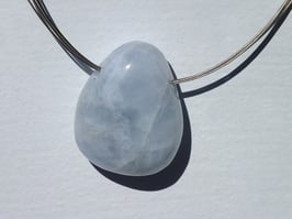 Calcite bleue en pierres percées