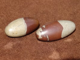 Lingam en pierres roulées