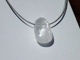 Calcite blanche en pierres percées