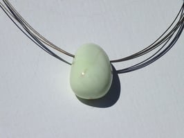 Chrysoprase citron en pierres percées