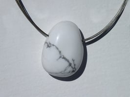 Howlite en pierres percées