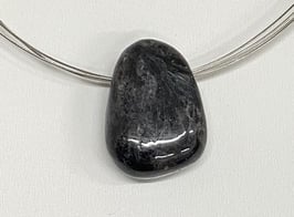 Astrophyllite en pierres percées