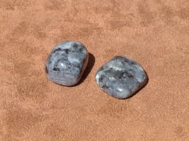 Larvikite en pierres roulées