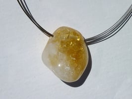 Citrine chauffée en pierres percées