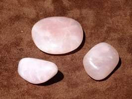 Quartz rose en pierres roulées