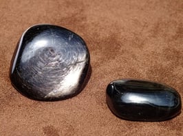 Hyperstène en pierres roulées