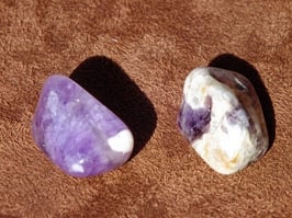 Améthyste chevron en pierres roulées