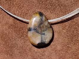 Chiastolite en pierres percées