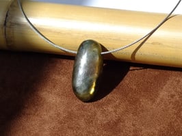 Labradorite en pierres percées (cabochons)