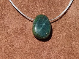 Fuchsite en pierres percées