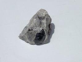 Obsidienne larme d'apache brute - sur matrice