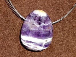 Améthyste chevron en pierres percées