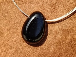 Obsidienne noire en pierres percées