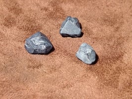 Spinelle noire brute