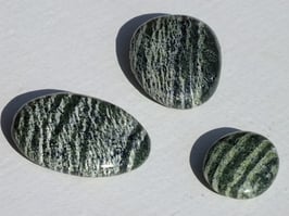 Serpentine oeil d'argent en palets roulés