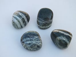 Serpentine oeil d'argent en pierres roulées