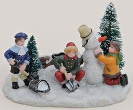 Miniatur Kinder mit Schneemann
