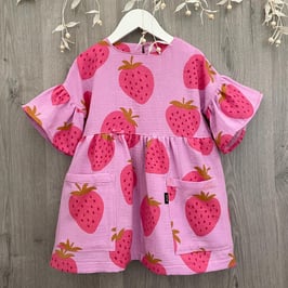 Erdbeerkleid 104