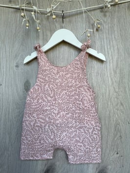 Latzhösli kurz aus Musselin zum binden Grösse 62