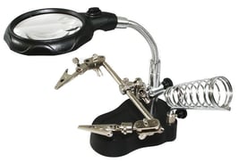 3. Hand mit Lupe und LED