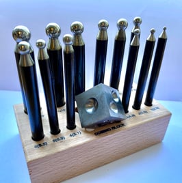 Punzensatz mit Würfelanke in Kleinformat