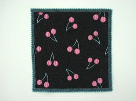 さくらんぼ柄ウエーブ織ハンカチ　￥1,320（税込み）