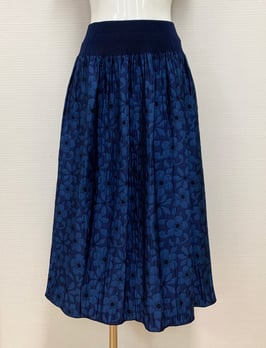 IS-9911-6US ２重織あったかスカート・花柄（キルティング調）ネイビー