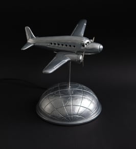 Flieger-Tischlampe ähnlich einer DC3 im Art Deco Stil