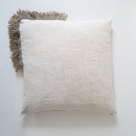 COUSSIN 70 X 70 CM drap ancien, franges ficelle / CUSHION 70 X 70 CM vintage sheet, fringe twine