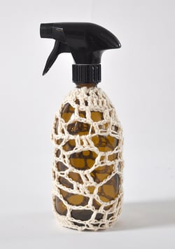 FLACON VIDE SPRAY CROCHET COTON BLANC  500 ml  verre brun / SPRAY EMPTY BOTTLE WHITE COTTON 500 ml/16,9 fl oz, brown glass