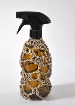 FLACON VIDE SPRAY CROCHET lin naturel 500 ml  verre brun / SPRAY EMPTY BOTTLE natural linen 500 ml/16,9 fl oz, brown glass