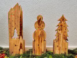 Weihnachtsfigur aus Palettenholz, geflammt, (Schneemann/Tannenbaum/Berg mit Baum)