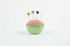 ヒロの冬ものがたり（黄緑幾何学・針山薄ピンク）